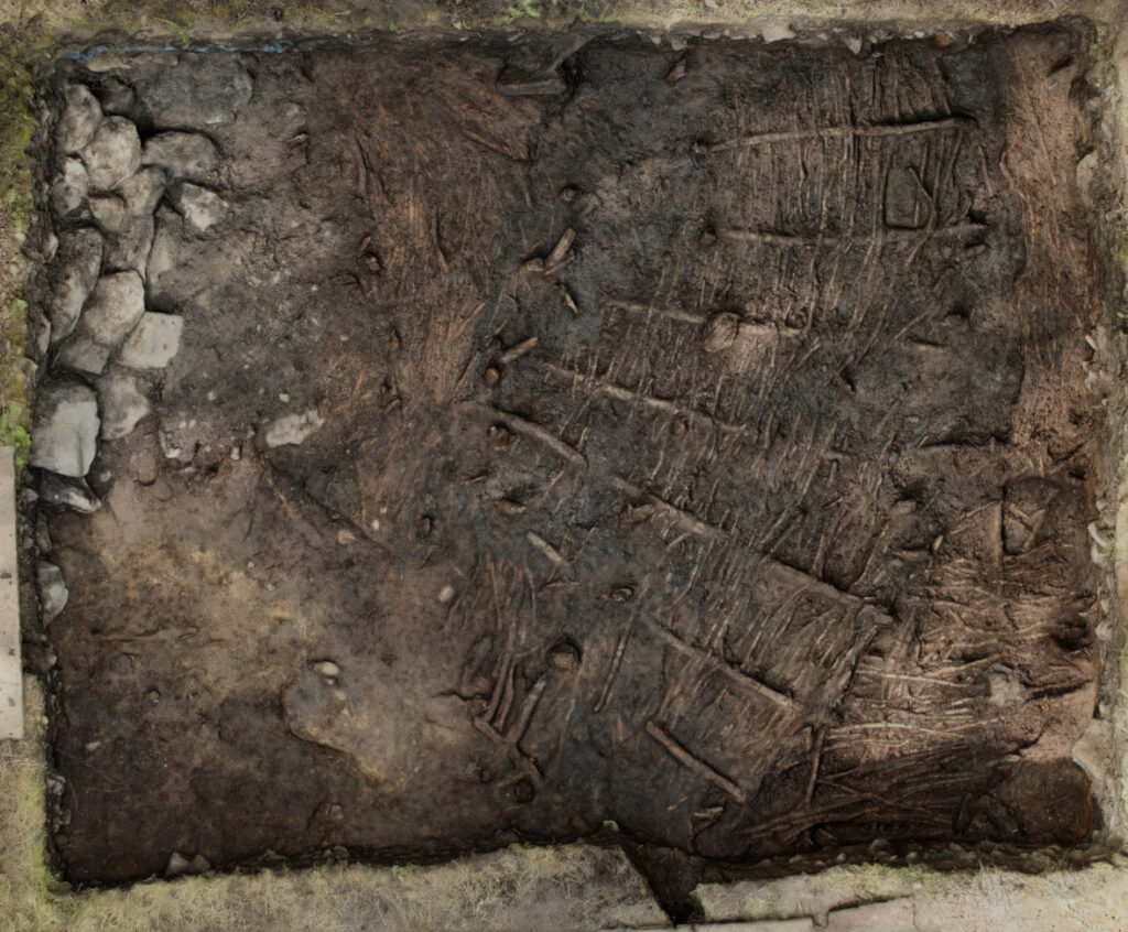 The sub-floor of roundhouse ST3 made of radial beams and wickerwork The sub-floor of roundhouse ST3 made of radial beams and wickerwork