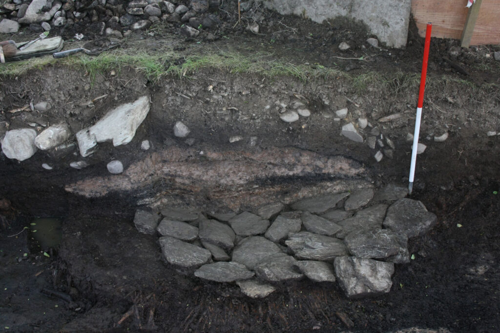 The slab base and clay dome of an oven in roundhouse ST6 The slab base and clay dome of an oven in roundhouse ST6